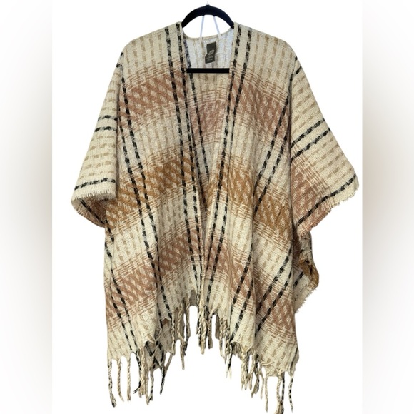 Vince Camuto Sweaters - Vince Camuto Poncho